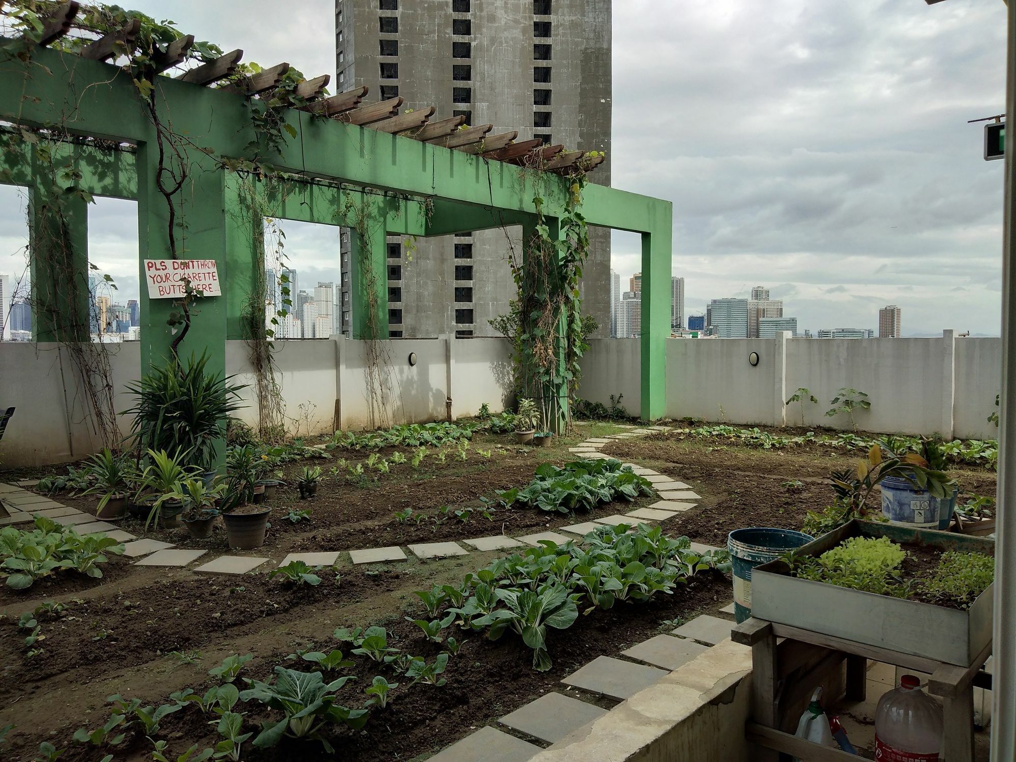 The Boni Tower Mandaluyong Exterior foto